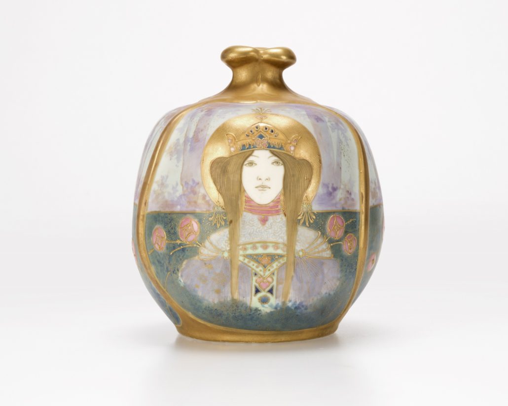 A fine example of Amphora’s Art Nouveau portrait pottery, a ‘Summer Queen’ art vase, brought $1,560 (estimate: $800-$1,200). John Moran Auctioneers image