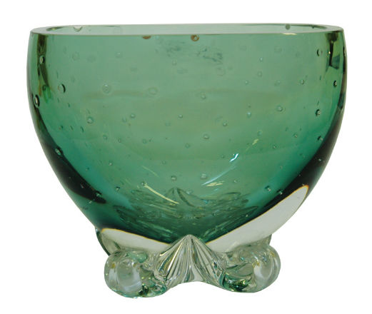 Tiffin’s pine color had a slight yellow cast and was in limited production from about 1952-1956. This Bubble Optic vase has a Manzoni foot. Image by Tom Hoepf