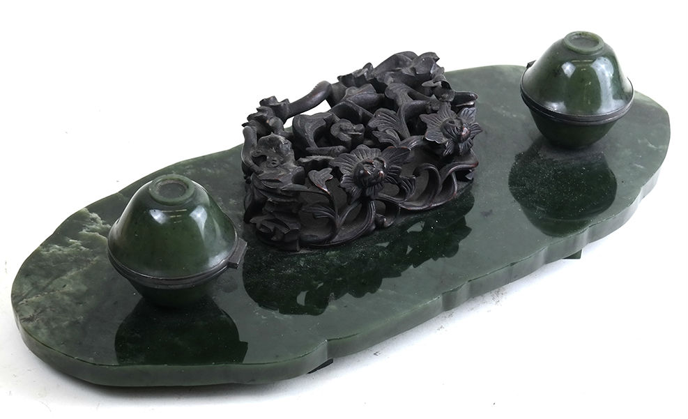 Jade and carved hardstone inkwell. Estimate: $1,500-$2,000. Roland Auctions NY image