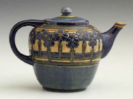 Crescent City Auction Gallery features Newcomb Pottery in Sept. 16-17 sale