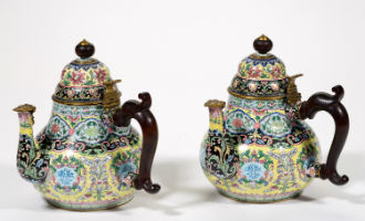 Chinese wine pots fetch $198,900 at Jeffrey Evans auction