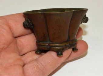 Tiny Chinese bronze censer rises to top of Bruneau auction