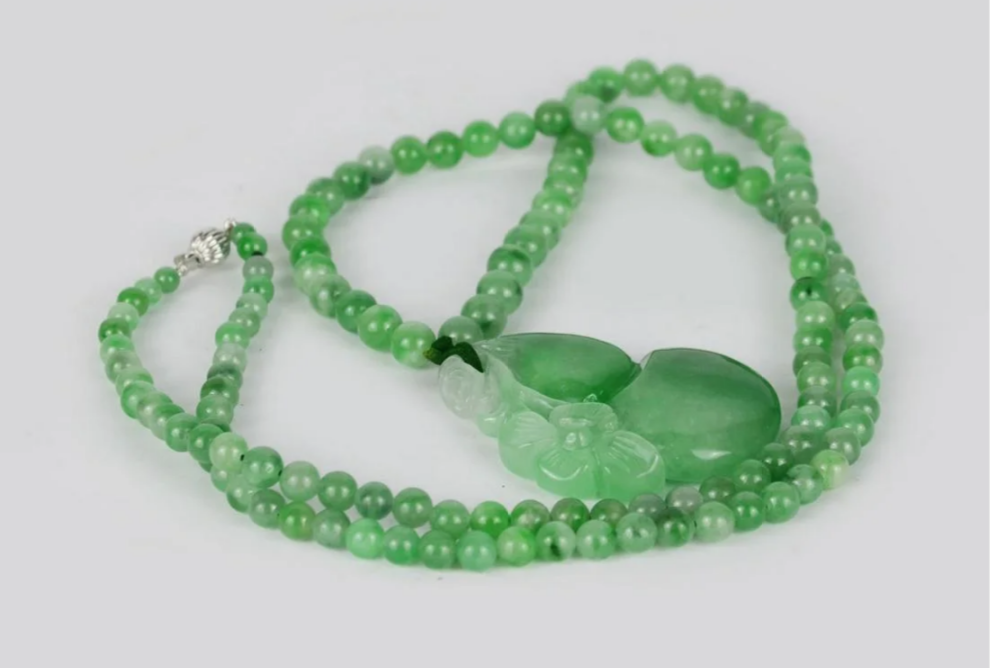 Chinese Qing Dynasty Court collection green jade necklace 