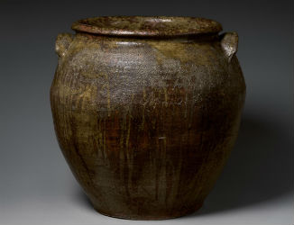 The Met acquires rare inscribed jar by David Drake