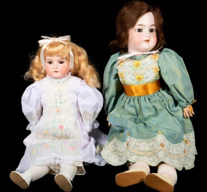 dolls in play