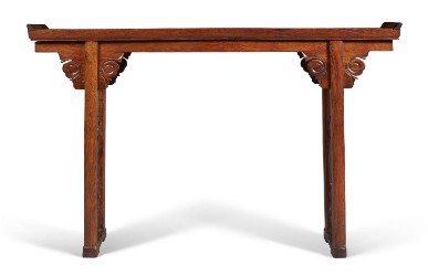 Huanghuali table achieves $137,500 at Christie’s Art of China auction