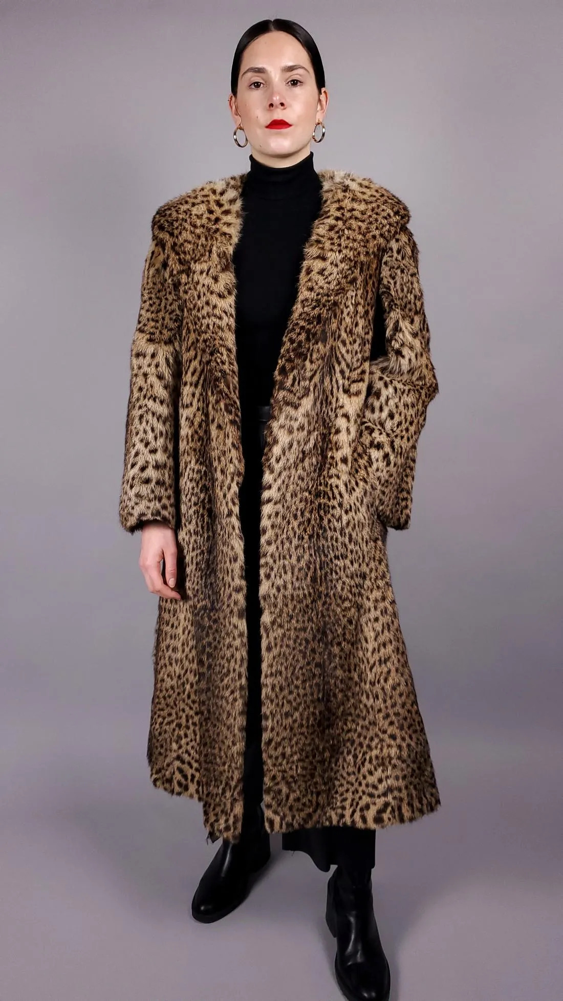 Felidae spotted fur coat, estimate $300-$350. Jasper 52 image