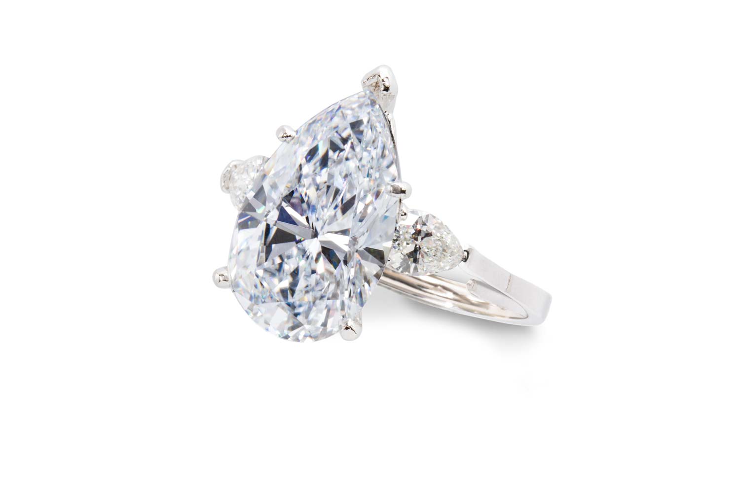 8.58 carat diamond ring, estimate $200,000-$300,000. Image courtesy Clars Auction Gallery