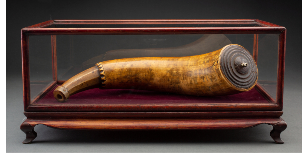 American engraved New London Piquot Harbor lighthouse powder horn, estimated at $2,000-$3,000