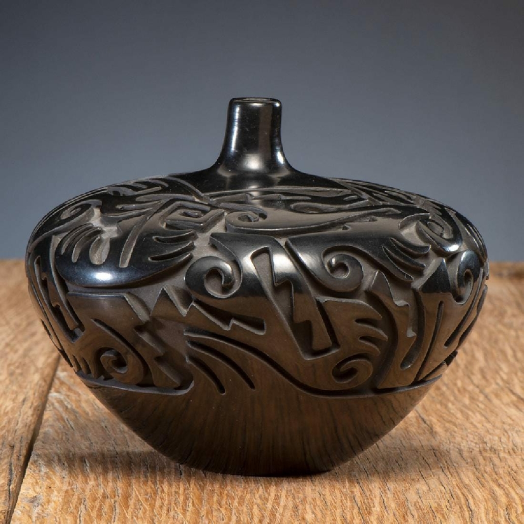 A Tammy Garcia vase made $8,500 plus the buyer’s premium in April 2019 at Cowan’s Auctions.