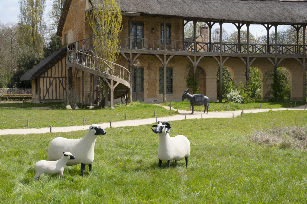 Francois-Xavier Lalanne, ‘Les Nouveaux Moutons, Belier, Brebis et Agneau,’ 1994-1996, et ‘Ane Bate,’ 1985 - Galerie Mitterrand @Capucine de Chabaneix