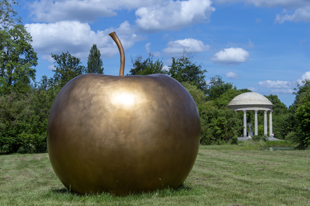 Claude Lalanne, ‘Pomme de New York,’ © chateau de Versailles / Didier Saulnier