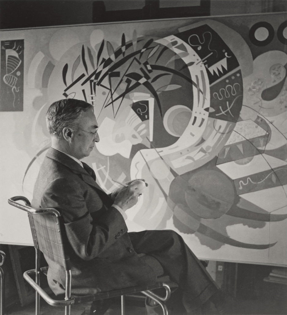 Kandinsky in front of his painting ‘Dominant Curve (Courbe dominante),’ 1936. Photo: Bibliotheque Kandinsky, Centre Pompidou, Paris. © Lipnitzki/Roger Violett/Getty Images.