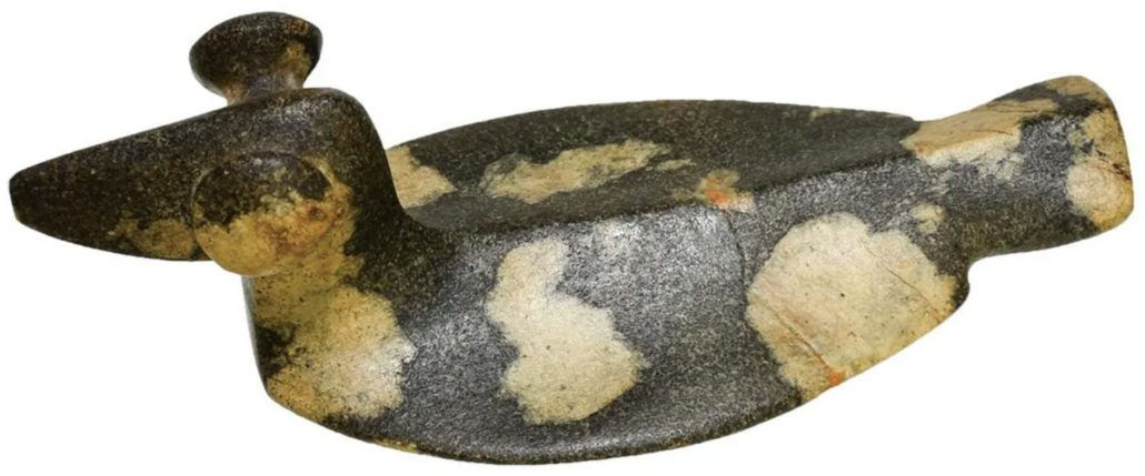 A Zakucia popeye porphyry birdstone sold for $260,000 plus the buyer’s premium in December 2019 at Tony Putty Artifacts. Image courtesy of Tony Putty Artifacts and LiveAuctioneers.