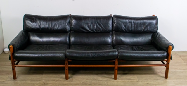 Arne Norell Kontiki sofa, est. $2,000-$2,500