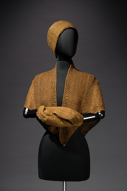 Hat, shawl &#038; gloves knitted from sea silk grace Hindman&#8217;s Dec. 1 fashion auction
