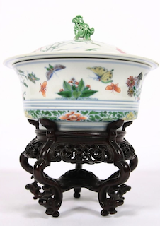 Yongzheng-marked bowl, estimated at $500-$800, commands $160K