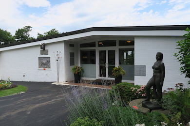 Exterior of the Ogunquit Museum of American Art in Ogunquit, Maine, which just renamed a gallery in honor of Carol and Noel Leary, who gave the institution $750,000. Photo credit John Phelan. Image via Wikimedia Commons, licensed under the Creative Commons Attribution-Share Alike 4.0 International license.