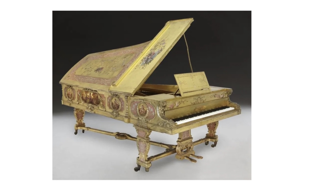 An 1889 John Broadwood & Sons concert grand piano with an elaborate Louis XIV-style gilded case sold for $70,000 plus the buyer’s premium in October 2014. Image courtesy of Dallas Auction Gallery and LiveAuctioneers