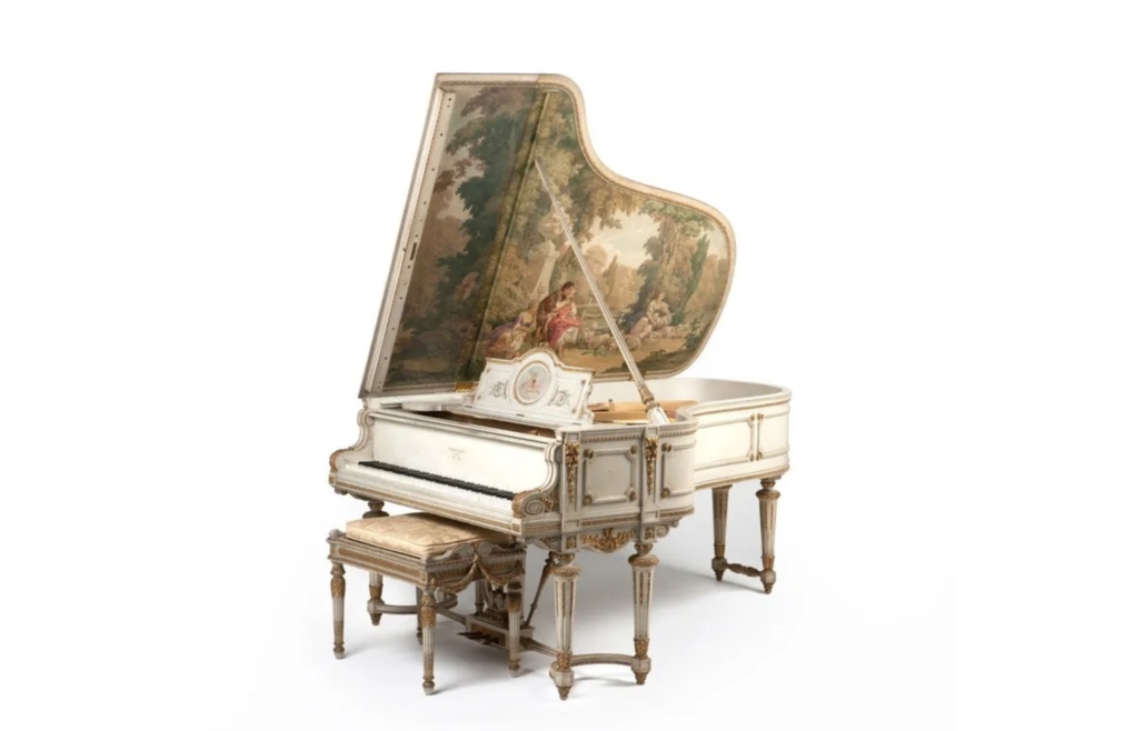 A 1901 Steinway & Sons Model B grand piano with a Louis XVI-style case sold for $32,500 plus the buyer’s premium in September 2014. Image courtesy of John Moran Auctioneers and LiveAuctioneers