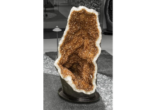 This citrine geode from the Rio Grande do Sul in Brazil sold for $5,000 plus the buyer’s premium in May 2018 at Heritage Auctions. Image courtesy of Heritage Auctions and LiveAuctioneers.