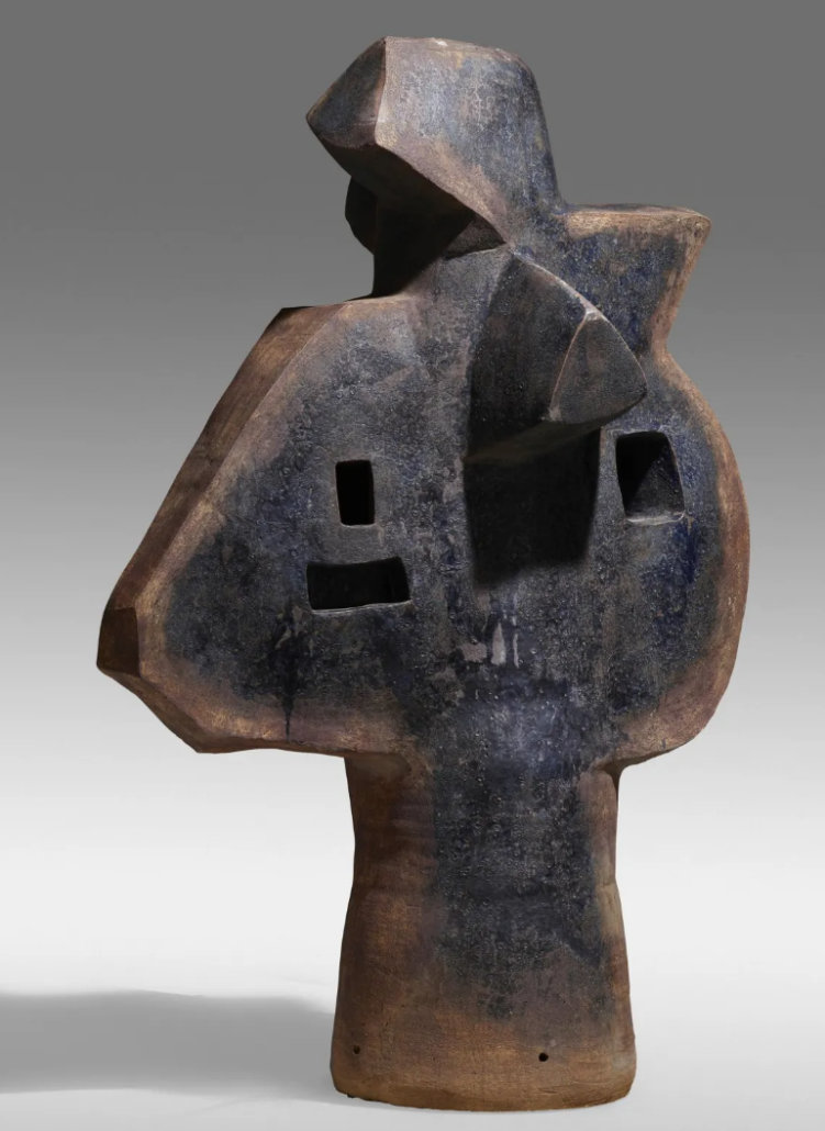 An untitled 1957 Peter Voulkos Stack piece sold for $320,000 plus the buyer’s premium in May 2021 at Rago Arts and Auction Center. Image courtesy of Rago Arts and Auction Center and LiveAuctioneers.