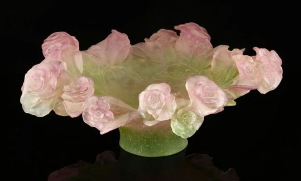 A Daum pate de verre Rose coupe bowl realized $950 plus the buyer’s premium in May 2015. Image courtesy of Kaminski Auctions and LiveAuctioneers