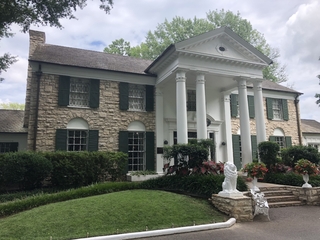 Exterior of Graceland, Elvis Presley’s mansion in Memphis, Tenn. Now a tourist attraction, the late singer’s home announced a slate of events and activities that will take place in 2022. Image courtesy of Wikimedia Commons and Bjoertvedt, who took it in July 2018. Shared under the Creative Commons Attribution-Share Alike 4.0 International license.