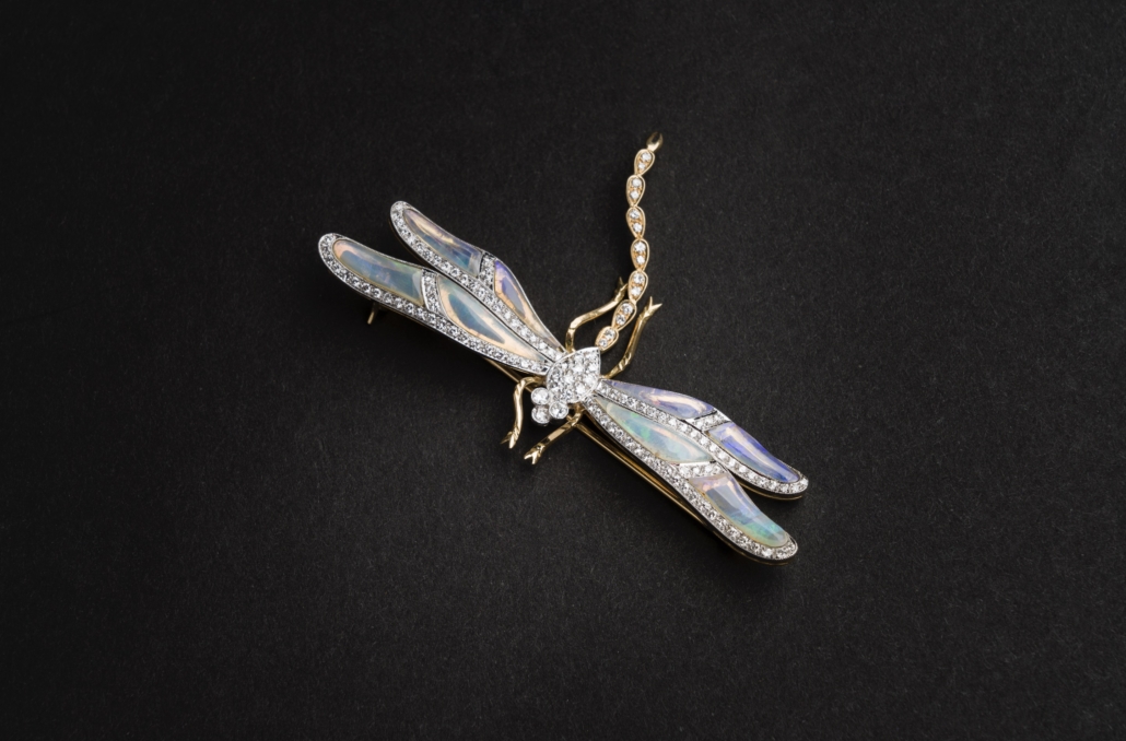  Dragonfly-shaped gold brooch, est. €600-€1,200
