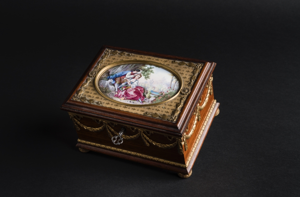 Circa-1830 miniature wooden jewelry box, est. €1,000-€2,000