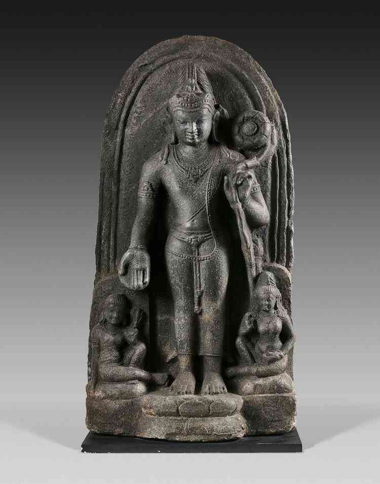 A 1,200-year-old Bodhisattva sculpture looted from the Devisthan Kundalpur Temple in Kurkihar, India, has been recovered in Italy by Art Recovery International following a decades-long search. Image courtesy of Art Recovery International