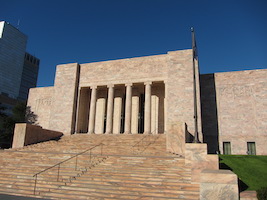 Entrance to the Joslyn Art Museum in Omaha, Nebraska. The museum will close in early May and remain closed for about two years while an $100 million pavilion is constructed. Image courtesy of Wikimedia Commons, photo credit: akasped, licensed under the Creative Commons Attribution 2.0 Generic license.