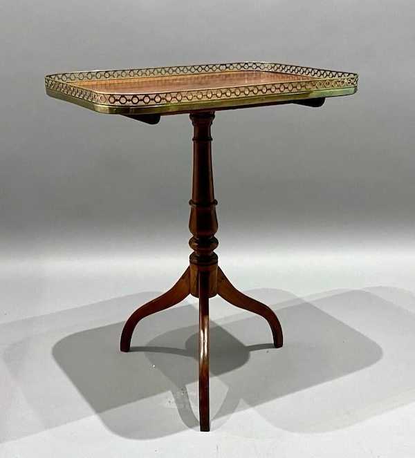 A 19th-century English Regency rosewood tilt top tea table sold for $450 plus the buyer’s premium in October 2023. Image courtesy of Neue Auctions and LiveAuctioneers. 