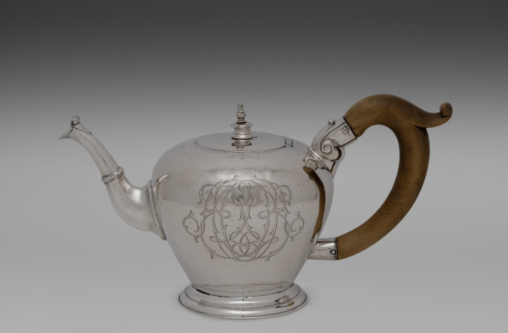 Joseph Richardson Sr., American (Philadelphia 1711-1784), the Hannah Emelen Logan teapot, c. 1745. American, silver and wood, 14cm (5 1/2in.), 539 g. Harvard Art Museums/Fogg Museum, the Pollack collection, gift of Daniel A. Pollack AB ’60 and Susan F. Pollack AB ’64, 2020.199 