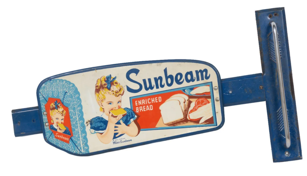 A Sunbeam Bread advertising door push realized $400 plus the buyer’s premium in October 2021. Image courtesy of Vogt Auction Texas and LiveAuctioneers.
