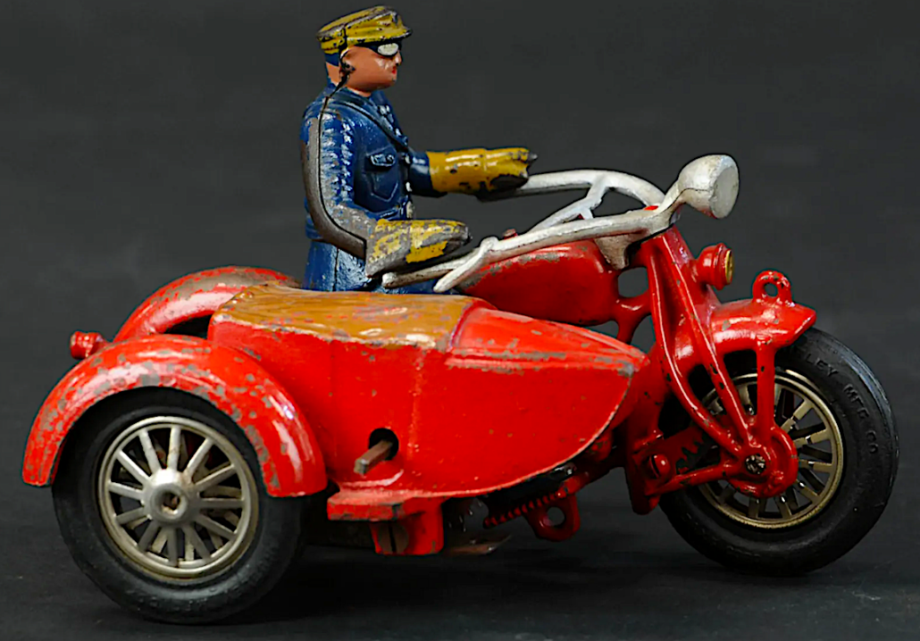 A Hubley clockwork motorcycle with sidecar drove off with $11,000 plus the buyer’s premium in May 2021. Image courtesy of Bertoia Auctions and LiveAuctioneers.