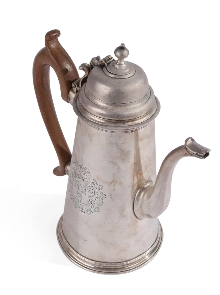 An English Queen Anne period silver chocolate pot from 1714 made $7,013 plus the buyer’s premium in December 2021. Image courtesy of Telearte and LiveAuctioneers.