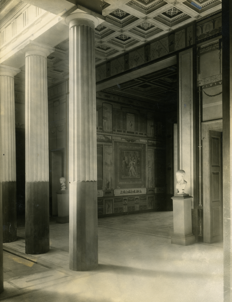 The Roman bust portrait displayed in the courtyard of the Pompejanum, Aschaffenburg, 1931. Photo courtesy of the Bavarian Administration of State-Owned Palaces, Gardens and Lakes.