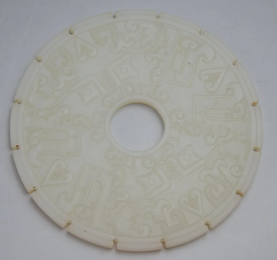 A carved white jade bi-disc pendant earned $310,000 plus the buyer’s premium in December 2019. Image courtesy of Bellaire’s Auction and LiveAuctioneers.