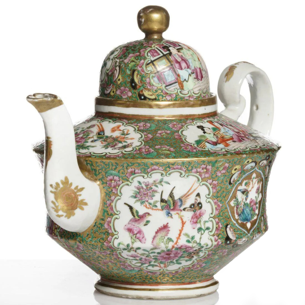 Chinese famille rose teapot, est. €1,200-€2,400