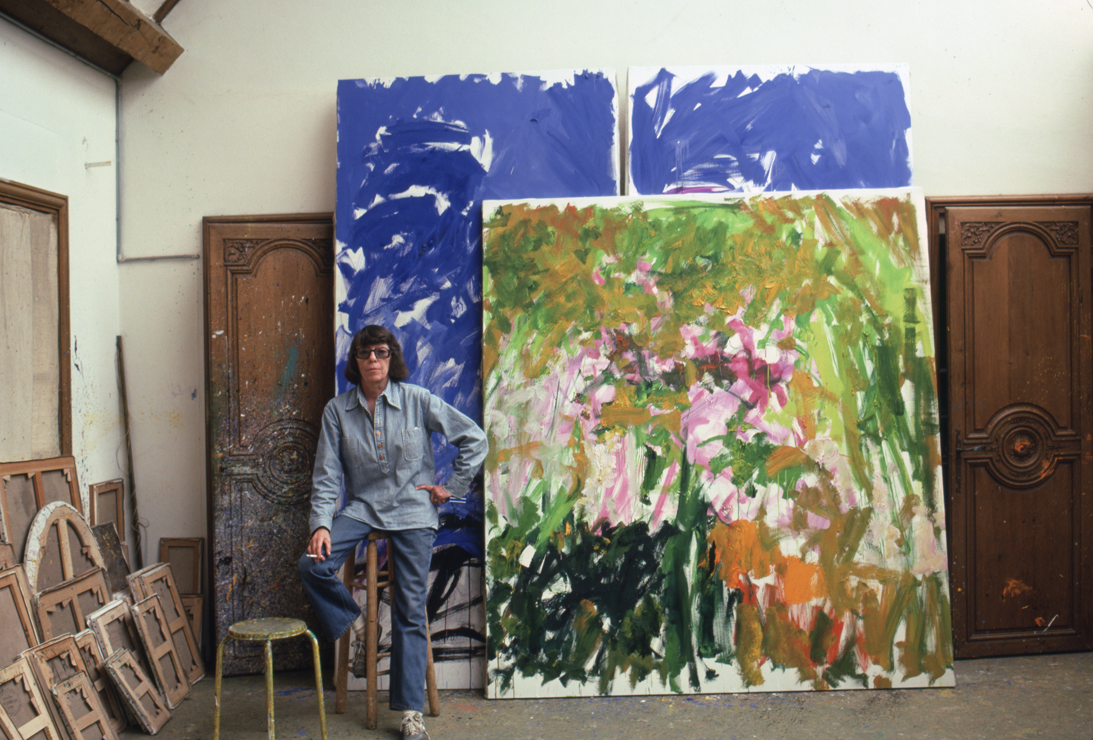 Joan Mitchell in her Vetheuil studio, 1983. Photograph by Robert Freson, Joan Mitchell Foundation Archives. © Joan Mitchell Foundation