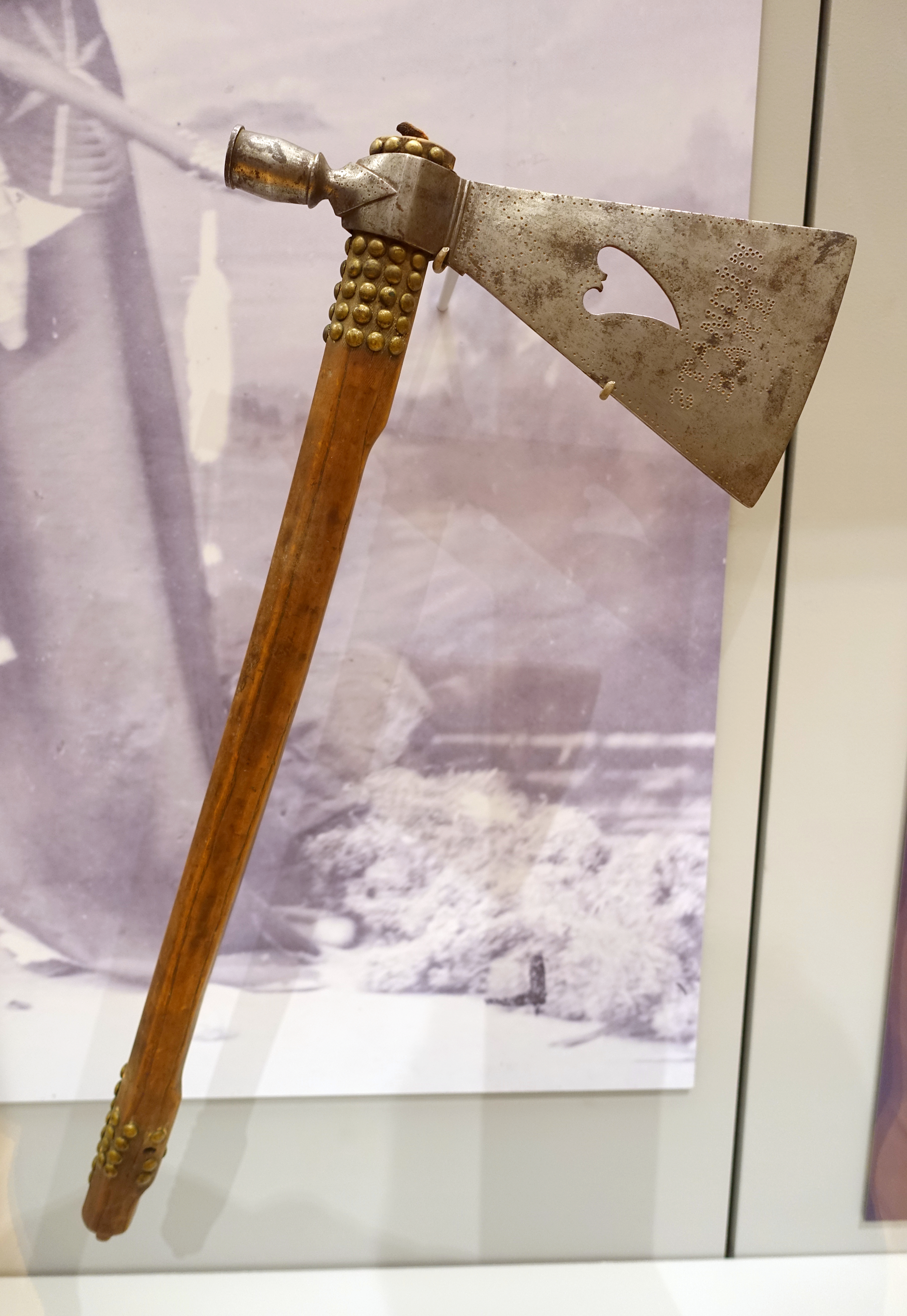 Standing Bear’s pipe-tomahawk, photographed in May 2017 on display in the Native American Collection at the Peabody Museum at Harvard University in Cambridge, Mass. The museum returned the object to the Ponca tribe in a ceremony held on June 3. Standing Bear, a Native American civil rights pioneer, originally gave the pipe-tomahawk to one of his lawyers, John Lee Webster, in 1879. It passed through several hands before the university acquired it in 1982. Image courtesy of Wikimedia Commons, photo credit Daderot. Shared under the Creative Commons CC0 1.0 Universal Public Domain Dedication