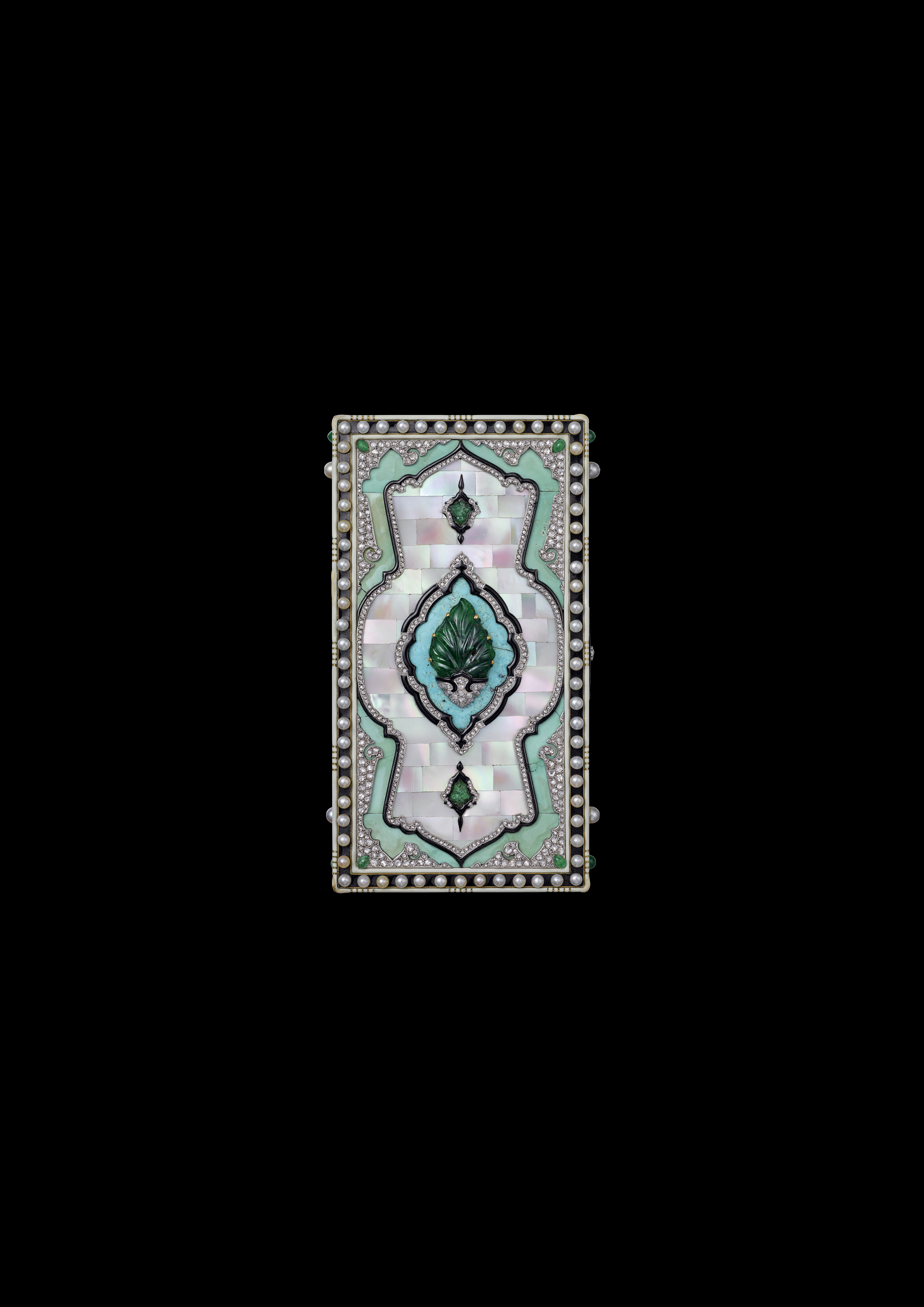 Vanity case, Cartier Paris, 1924. Gold, platinum, parquetry of mother-of- pearl and turquoise, emeralds, pearls, diamonds, black and cream enamel. Cartier Collection. Nils Herrmann, Cartier Collection © Cartier 