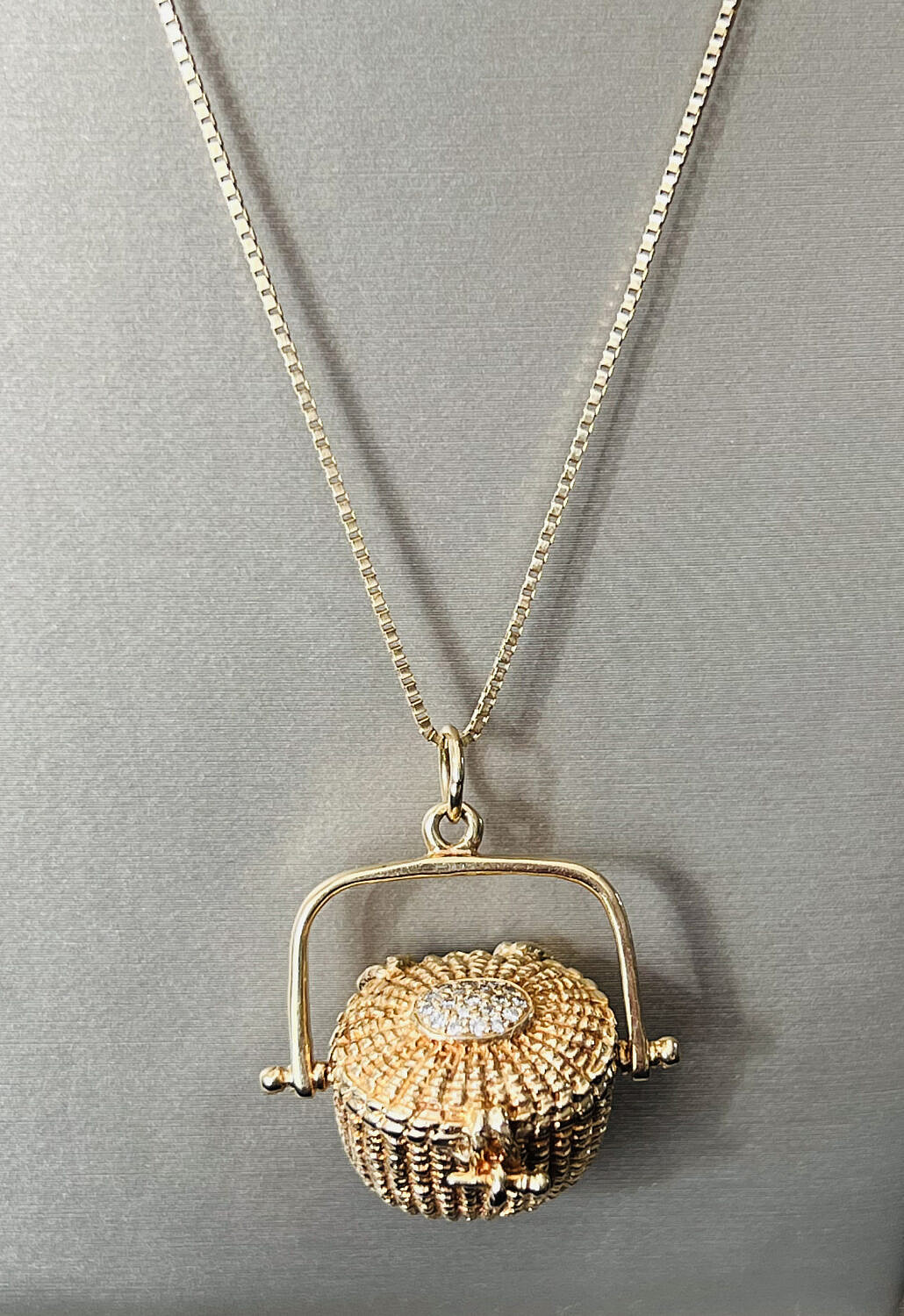 14K gold and diamond Nantucket basket pendant, est. $1,250-$1,500