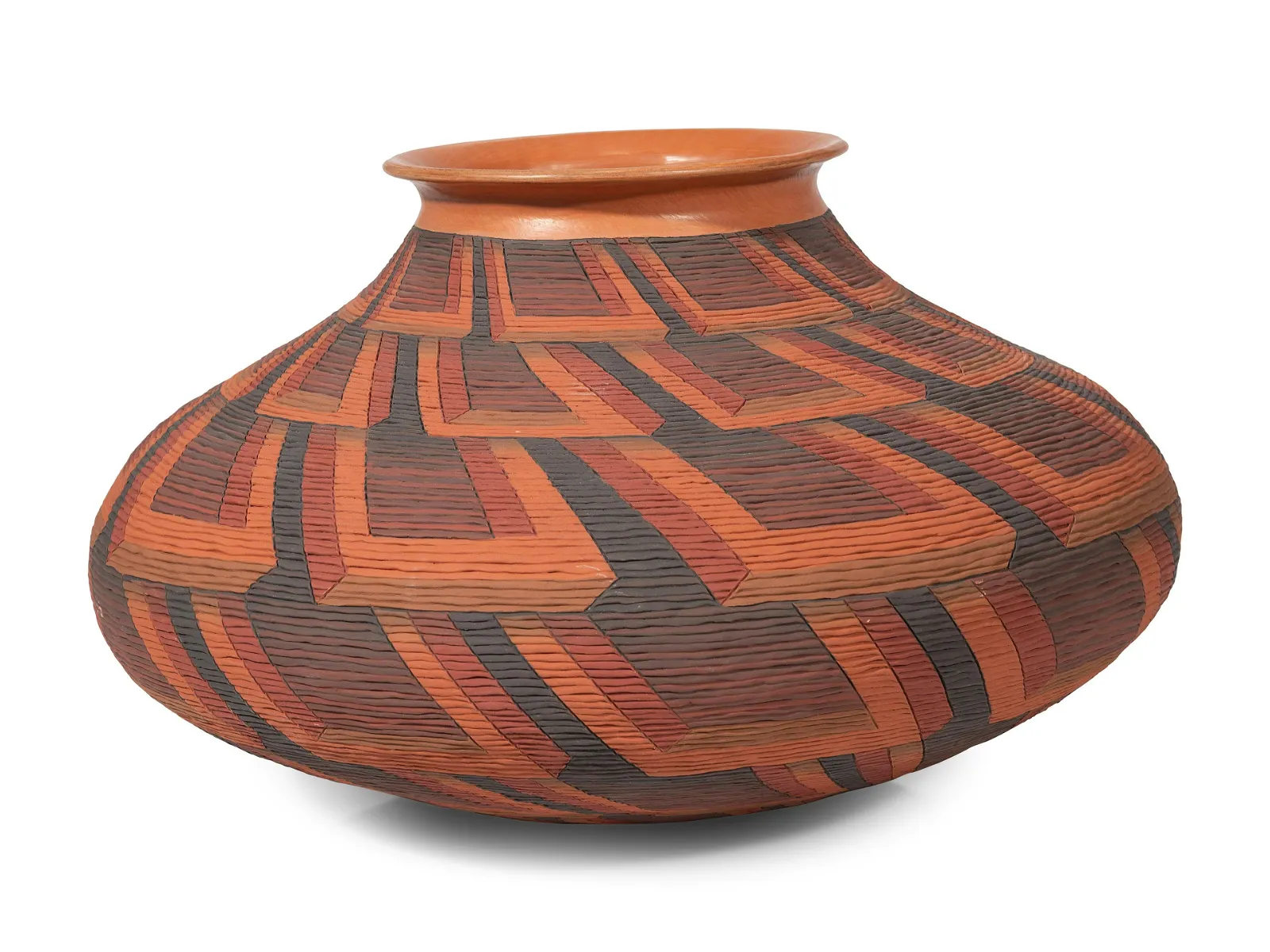 A 2004 Richard Zane Smith piece simply titled Corrugated Polychrome Pottery Jar earned $3,500 plus the buyer’s premium in May 2022. Image courtesy of Hindman and LiveAuctioneers.
