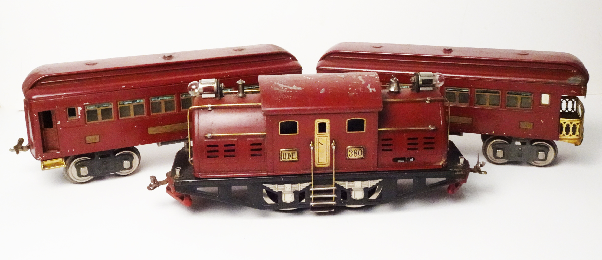 1920s Lionel standard-gauge passenger set. Engine paint appears original. VG condition overall. Est. $400-$800. Image courtesy of Stephenson’s Auction