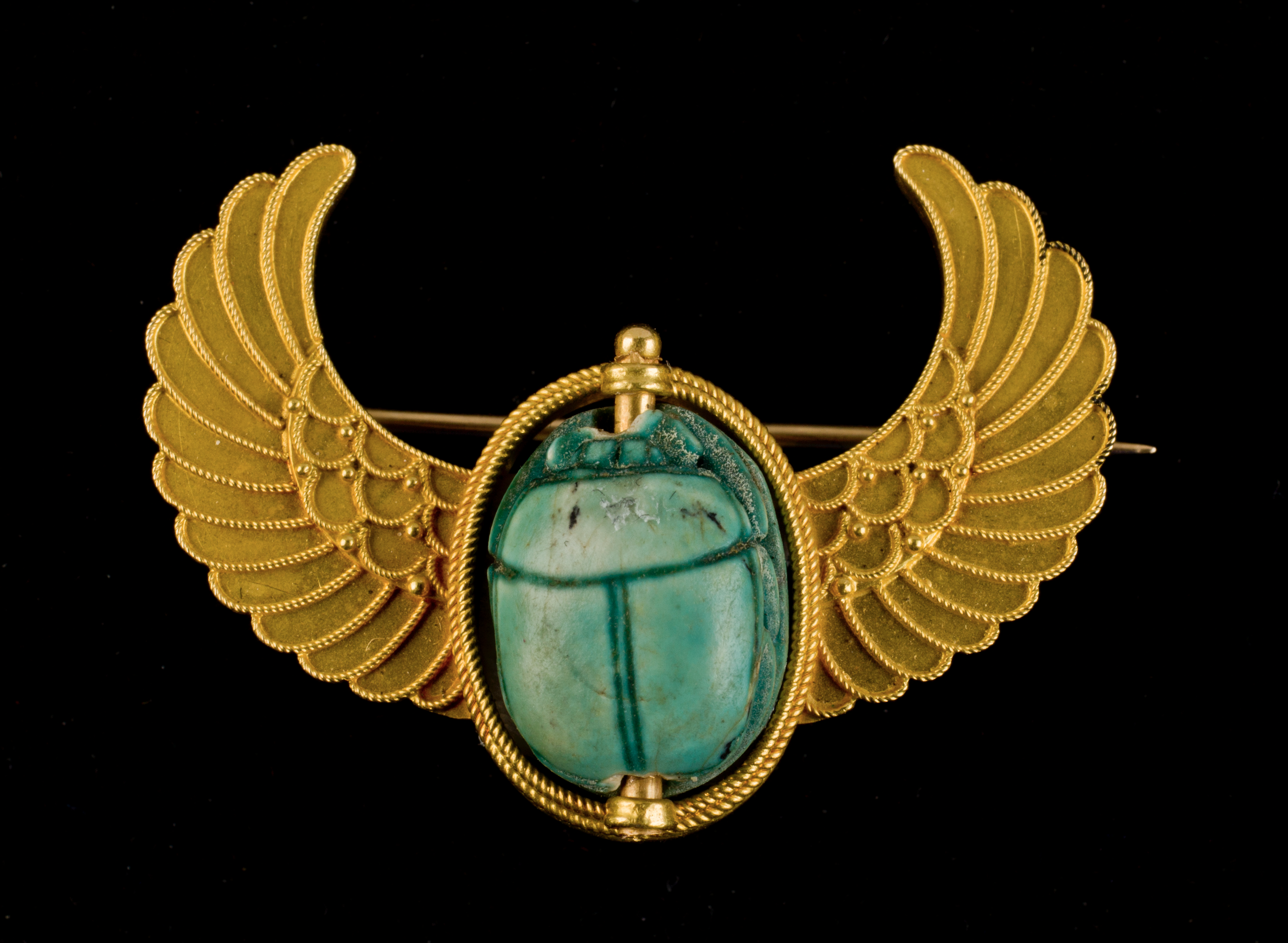 Brooch featuring an ancient scarab in a modern winged mount, scarab is ancient Egyptian, (scarab) New Kingdom, about 1539–1077 B.C.; (gold mount) early 1900s, glazed steatite and gold (modern), Mrs. Kingsmill Marrs Collection, Worcester Art Museum, 1926.86 