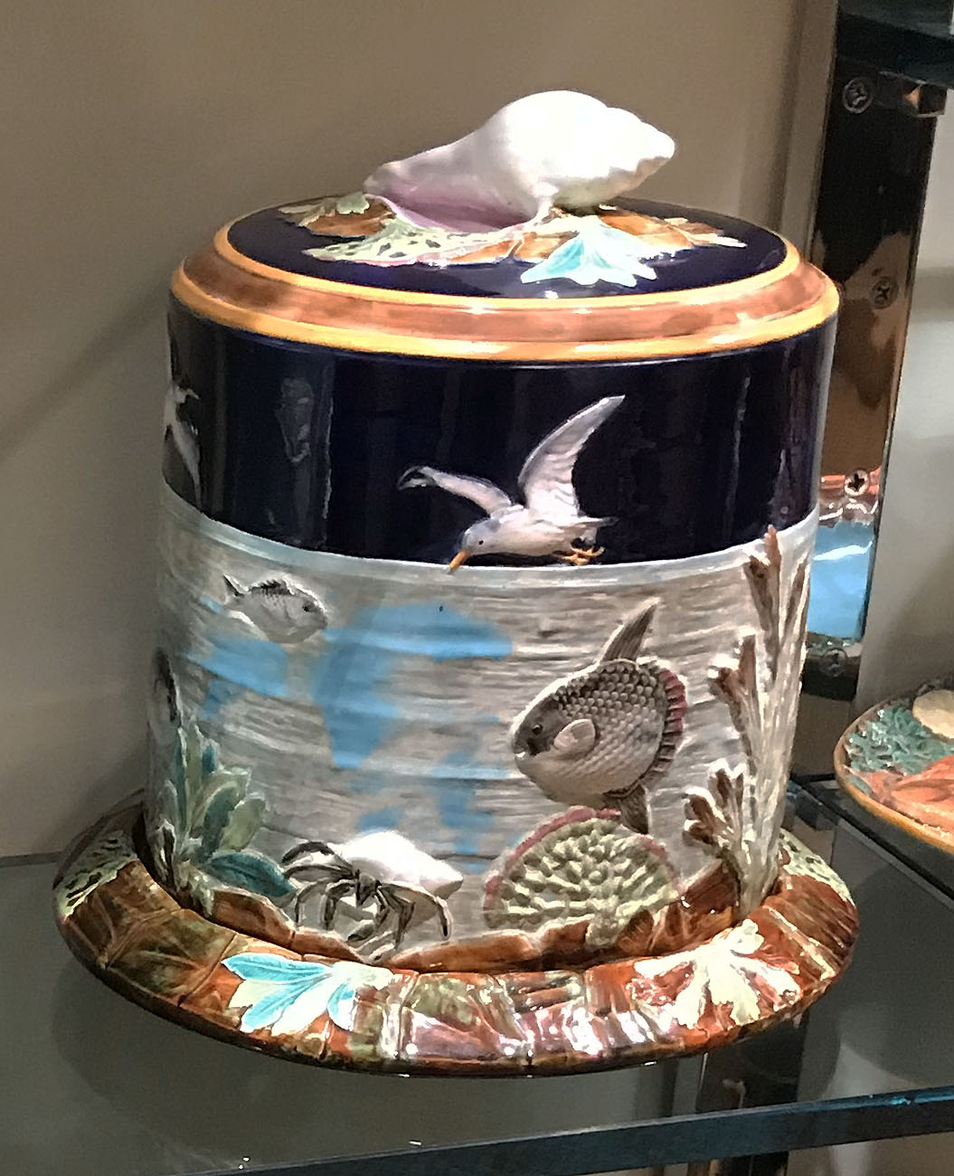 A George Jones Underwater cheese keeper, a pattern also known as Sea and Sky, is among the desirable examples collectors gravitate towards. Image courtesy of Nick Boston.