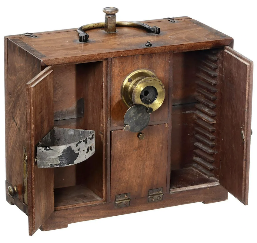 Collodion direct development camera from circa 1855-1860, est. €6,000-€12,000
