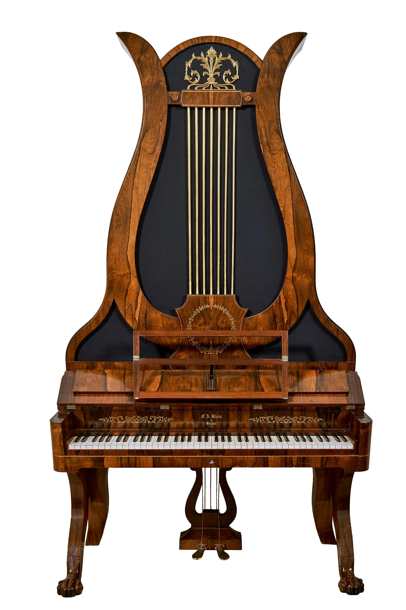 An 1853 German upright piano with a design that hides the piano harp in a lyre-form case earned €9,500 (about $9,500) plus the buyer’s premium in July 2021. Image courtesy of Kunstauktionhaus Schlosser and LiveAuctioneers